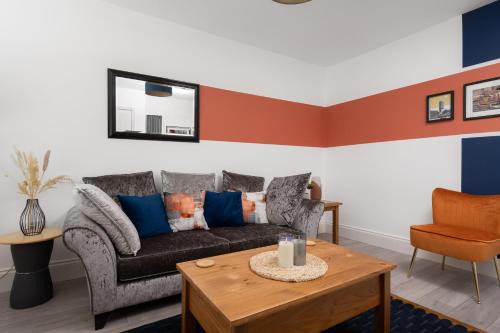 Hilltop House in Central Manchester - Free Parking