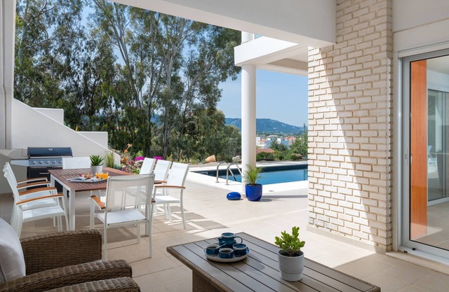 HillTop Luxury Villa