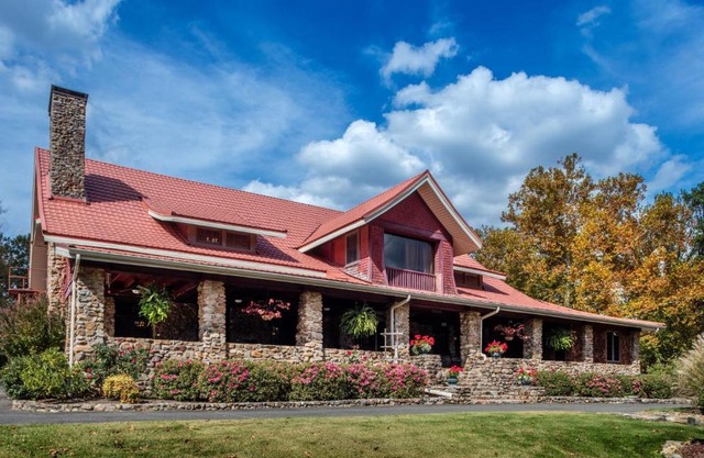 Hilltop Manor B&B
