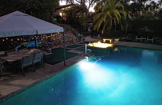 Hilltop Manor- Views - Family Home/Private - Pool and Spa