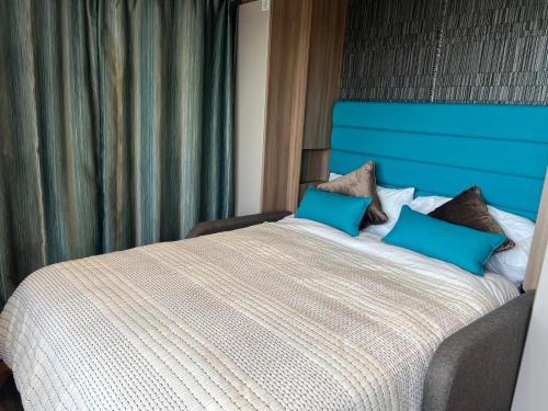Hilltop Tiny Escape Stunning Harbour & City Views