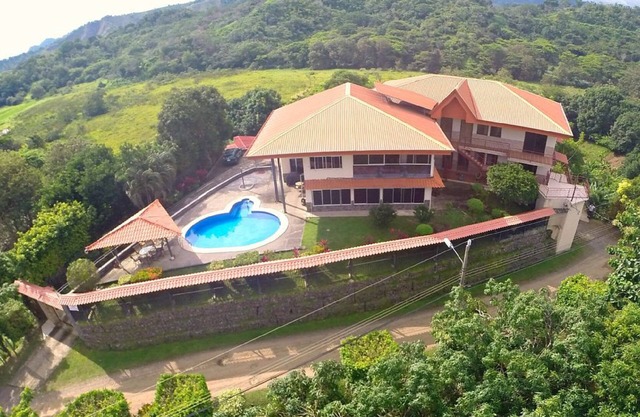 Villa Hilltop avec piscine donnant sur Jaco