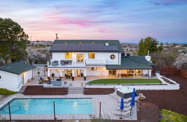 Hilltop Villa with pool, hot tub near downtown