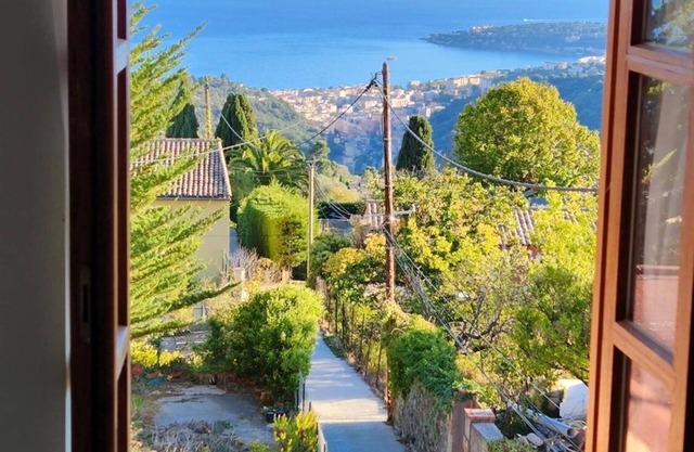 Hilltop Village Appartement avec superbe vue mer et montagne