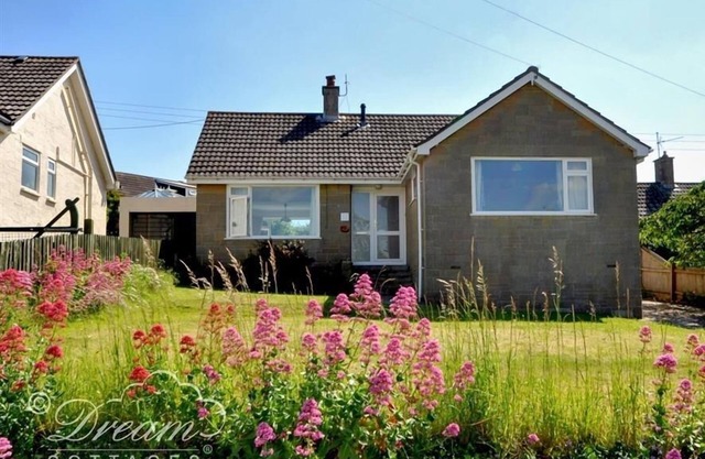 Bungalow Hillview, BURTON BRADSTOCK