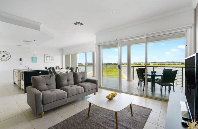 Hindmarsh Island - Waterfront - Luxury - Linen Included