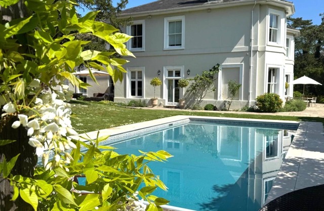 Maison-Prestige-Salle de bain privée séparée-Vue sur Piscine-Hinton all Groun...