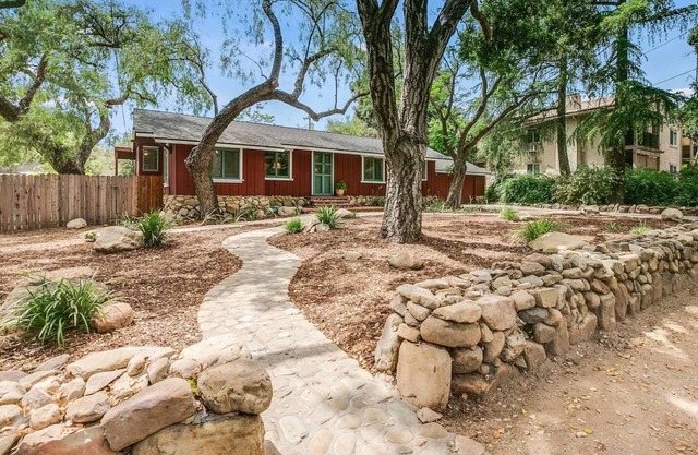 Hip Downtown Ojai Casita w/Hot tub!