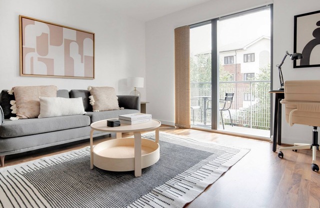 Hip Islington 2BR w/ Day Porter & Balcony, nr Kings Cross, by Blueground