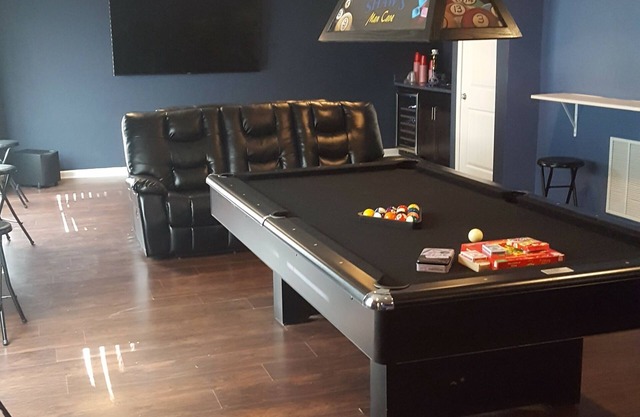 Hiram Hideaway King Bed, Pool, Hot Tub, Pool Table and Basketball court