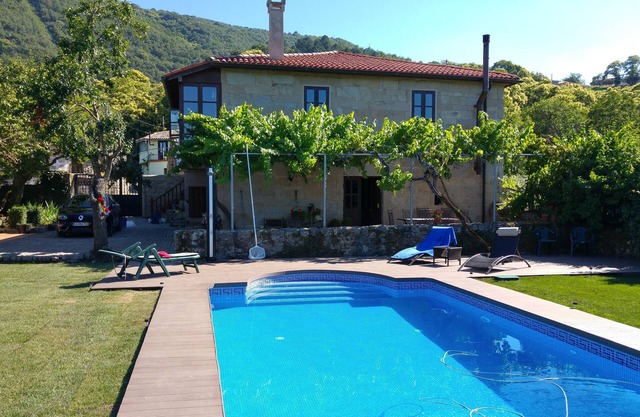 Maison de vacances historique avec piscine idéale pour les familles dans la Ribeira Sacra