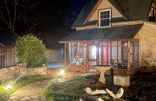 Historic 1890 Cottage in the Heart of Downtown Southern Pines, NC!