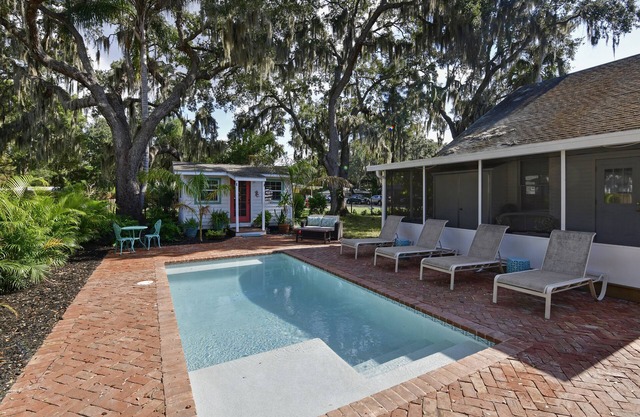 Historic 1930s Palmetto Cottage