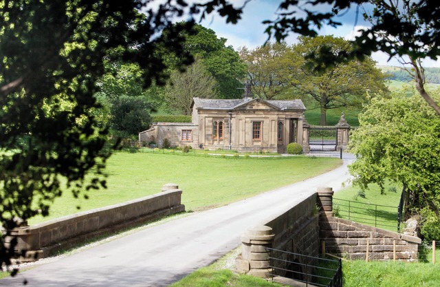 Historic 2 bedroom lodge with access to leading wellness retreat