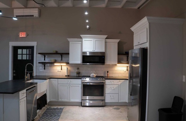 Historic 2 bedroom steps off downtown square