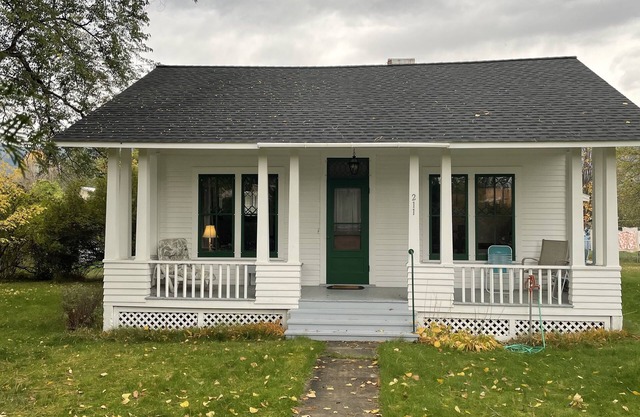 Unique historic 2 bedroom home in downtown Stevensville. Pet friendly!