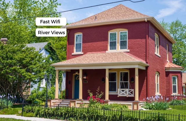 Historic 2-Story Foursquare Home - C.1847 - River Views - Fast Wifi