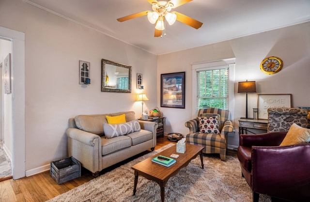 Historic 2BR Walk to Dining Porch and Yard
