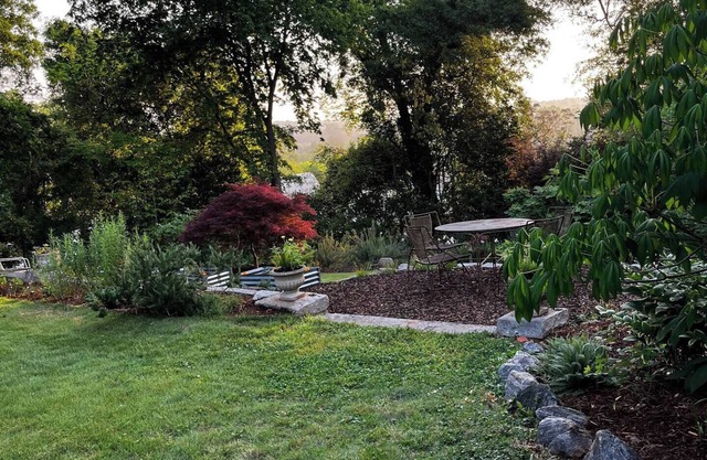 Historic 3-bedroom home in beautiful Athens. Walkable to town and Campus.