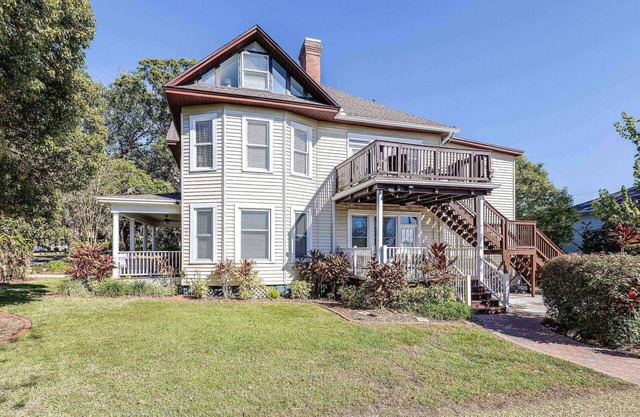 Historic 5BR Lakeland Home w/ Private Deck, Smart TVs & Prime Location Near Lake Hollingsworth!