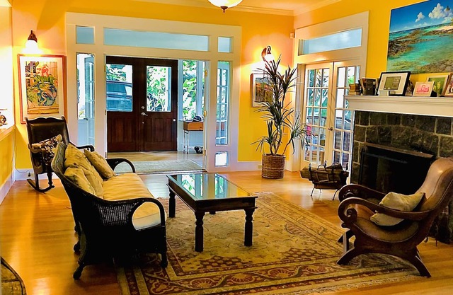 Historic 6-Bedroom Plantation Mansion in Hawi