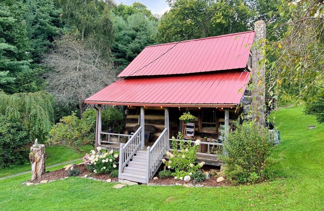 Historic Appalachian Log Cabin on 22 Idyllic Acres