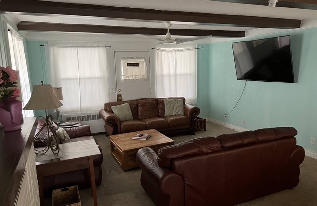 Historic Beach Side Getaway - Pet friendly, WiFi by RedAwning