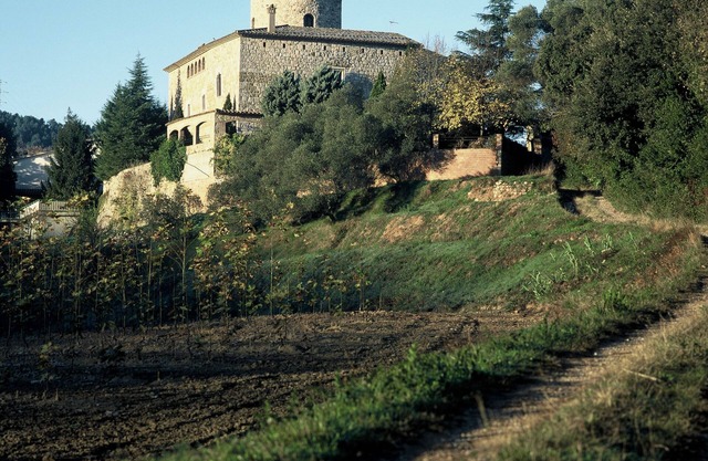 Le château historique est discret mais élégant et à proximité des plages de Gérone / Costa Brava