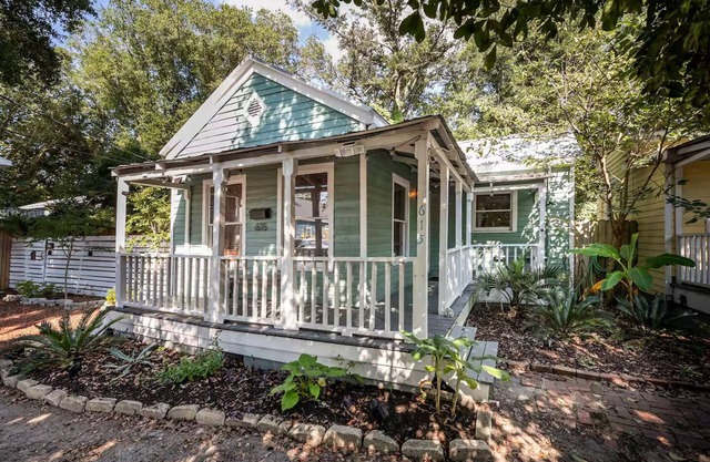 Historic Cottage in Charming Downtown Neighborhood