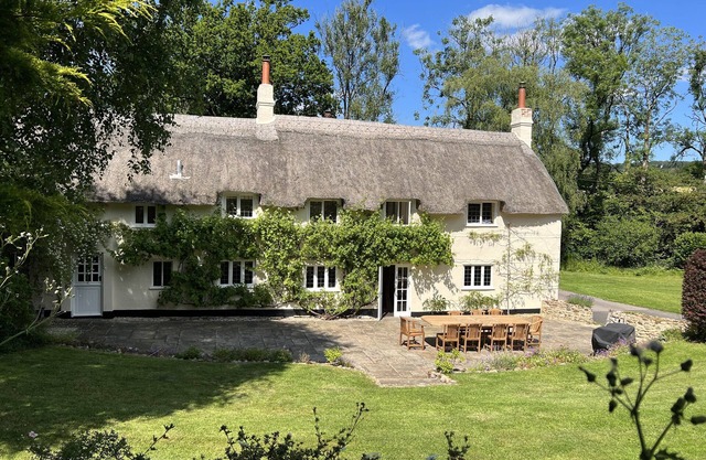 Historic Countryside Cottage and Shepherds Hut