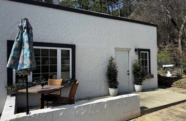 Historic District Cottage steps from Hot Springs National Park & Bathhouse Row