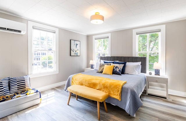 Stay in the heart of Historic Annapolis 2 blocks from Main Street - dog friendly