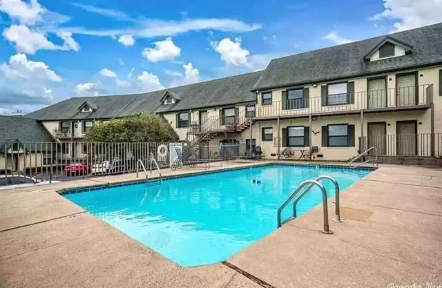 Historic Downtown Apartment overlooking Bathhouse row