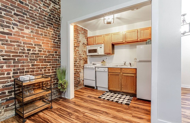 Historic Downtown Carriage House - Walkable to UGA