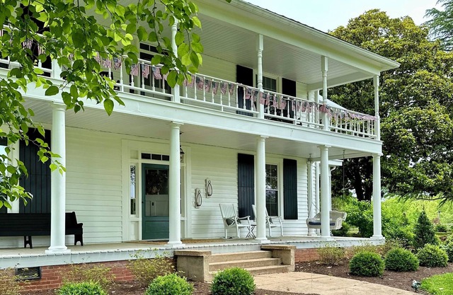 Historic estate with scenic views, close to Lynchburg & Appomattox