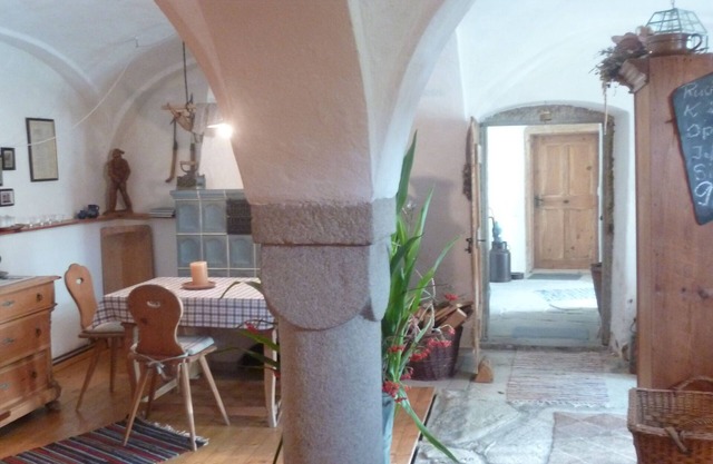 ferme historique dans le village rural dans le nord de la Bavière Paysage