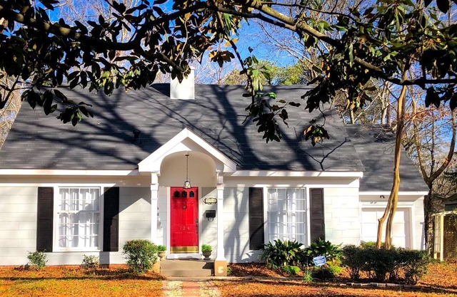 Historic Fondren 4 br Quaint Cottage