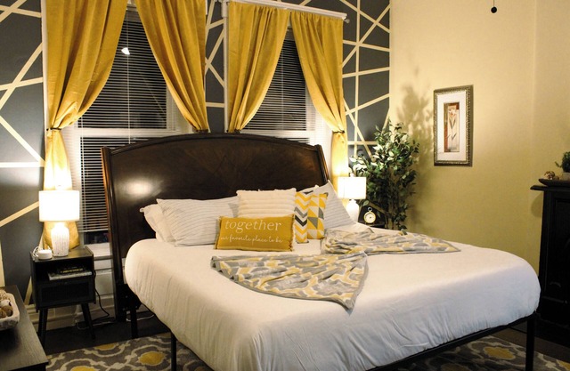 Historic Highlands Retreat! Spacious Rustic Apt in the Heart of it all!