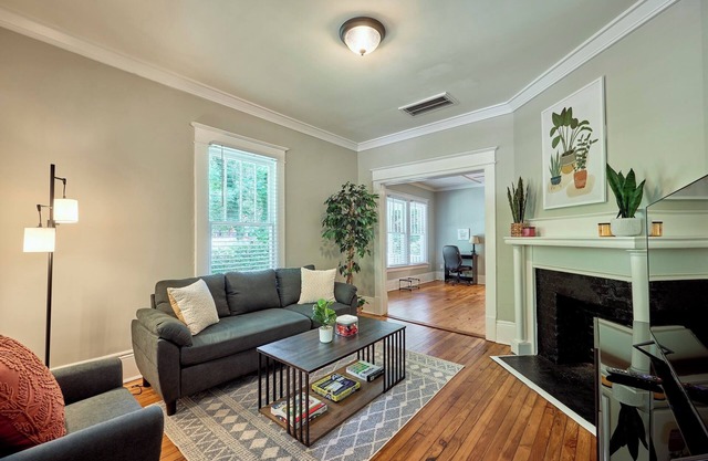 Cute Neighborhood Near Downtown Raleigh!