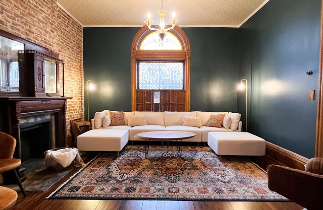 Historic Home in Downtown Lexington- Maryland Manor