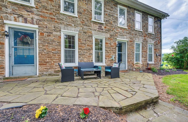 Historic Home on Farm, 15 Mi to Williamsport!