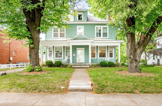 Historic Home with Secret Speakeasy right Downtown