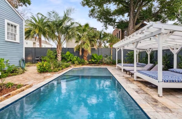 Historic Home with Heated Pool & Hot Tub, 5BR/6BA, walk to French Quarter