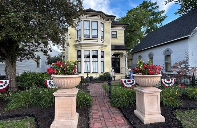 Historic Hull House INN - House