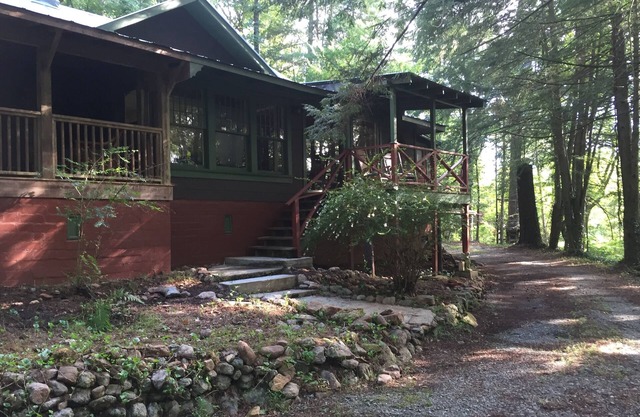 Historique Cabin Lakemont Près du lac Rabun - 3 bdrm / 2bath