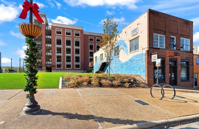 Loft historique dans le centre-ville d'Auburn, en Alabama! EMPLACEMENT!