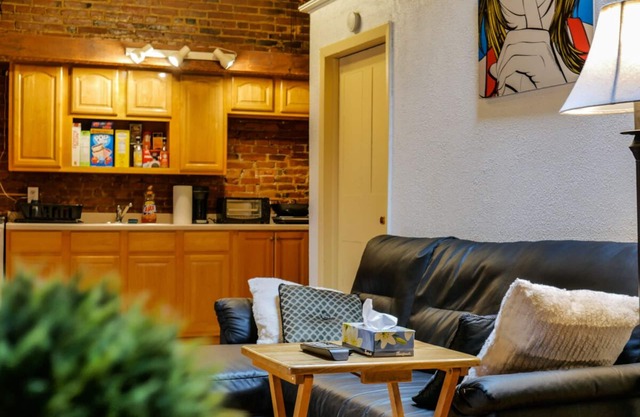 ✍ Suite Loft historique au centre-ville d'Albany avec parking!