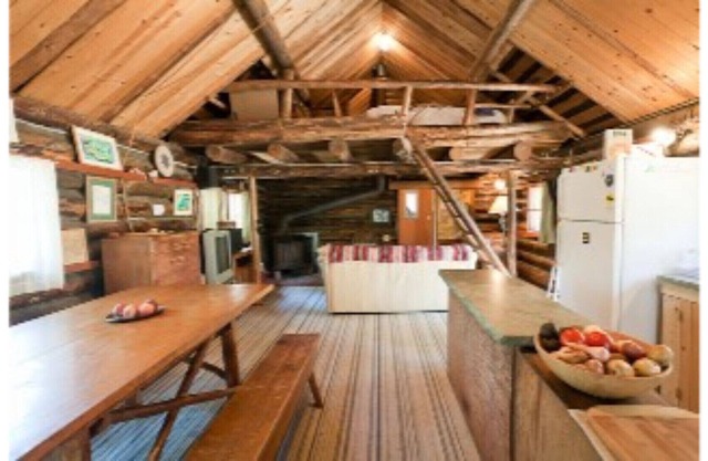 Historic log cabin with private beach access in historic district