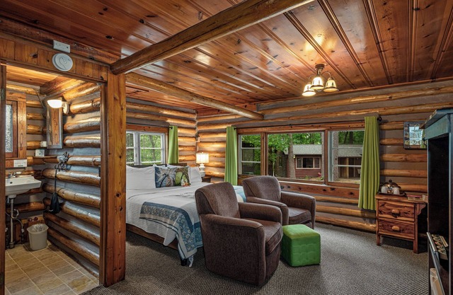 Historic Log Cabin #6 is an exquisitely preserved genuine log cabin built in 1947 and on the National Registry of Historic Places.