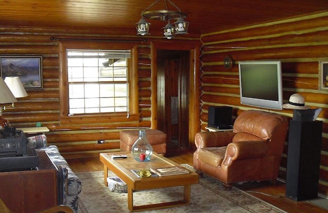 Maison historique en bois rond au cœur d'Ennis